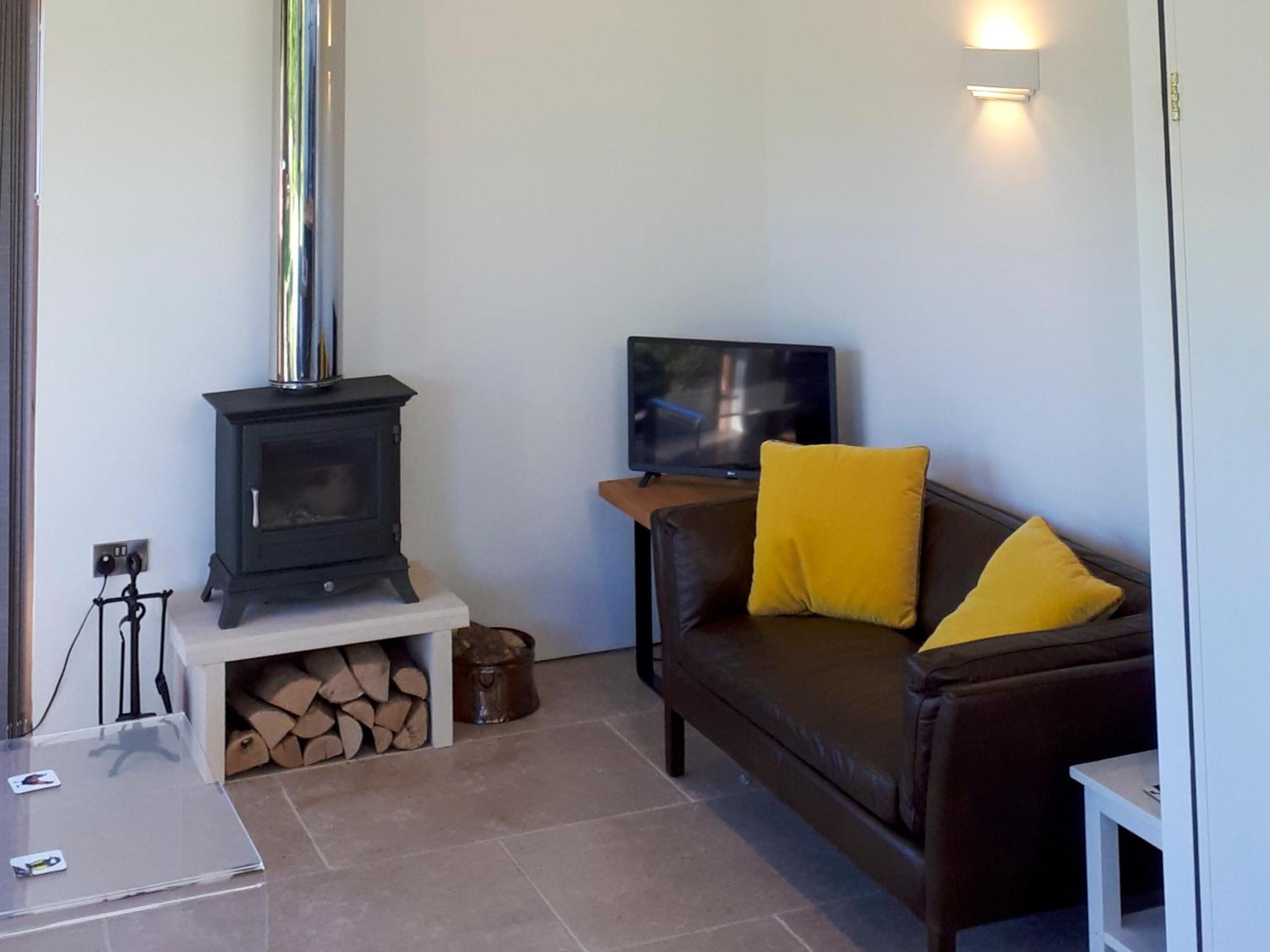 Wrens Nest Villa Chippenham  Exterior foto