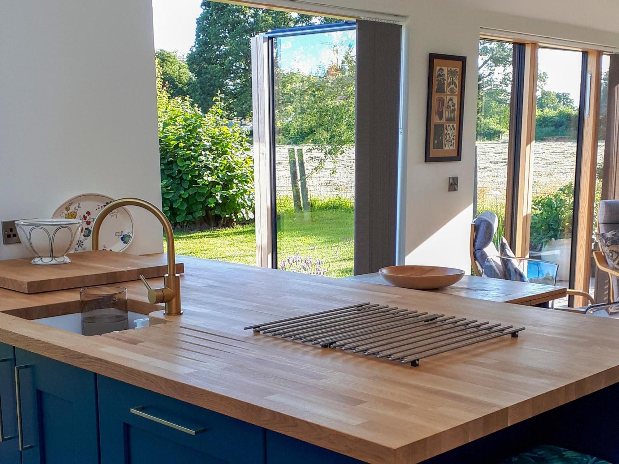 Wrens Nest Villa Chippenham  Exterior foto