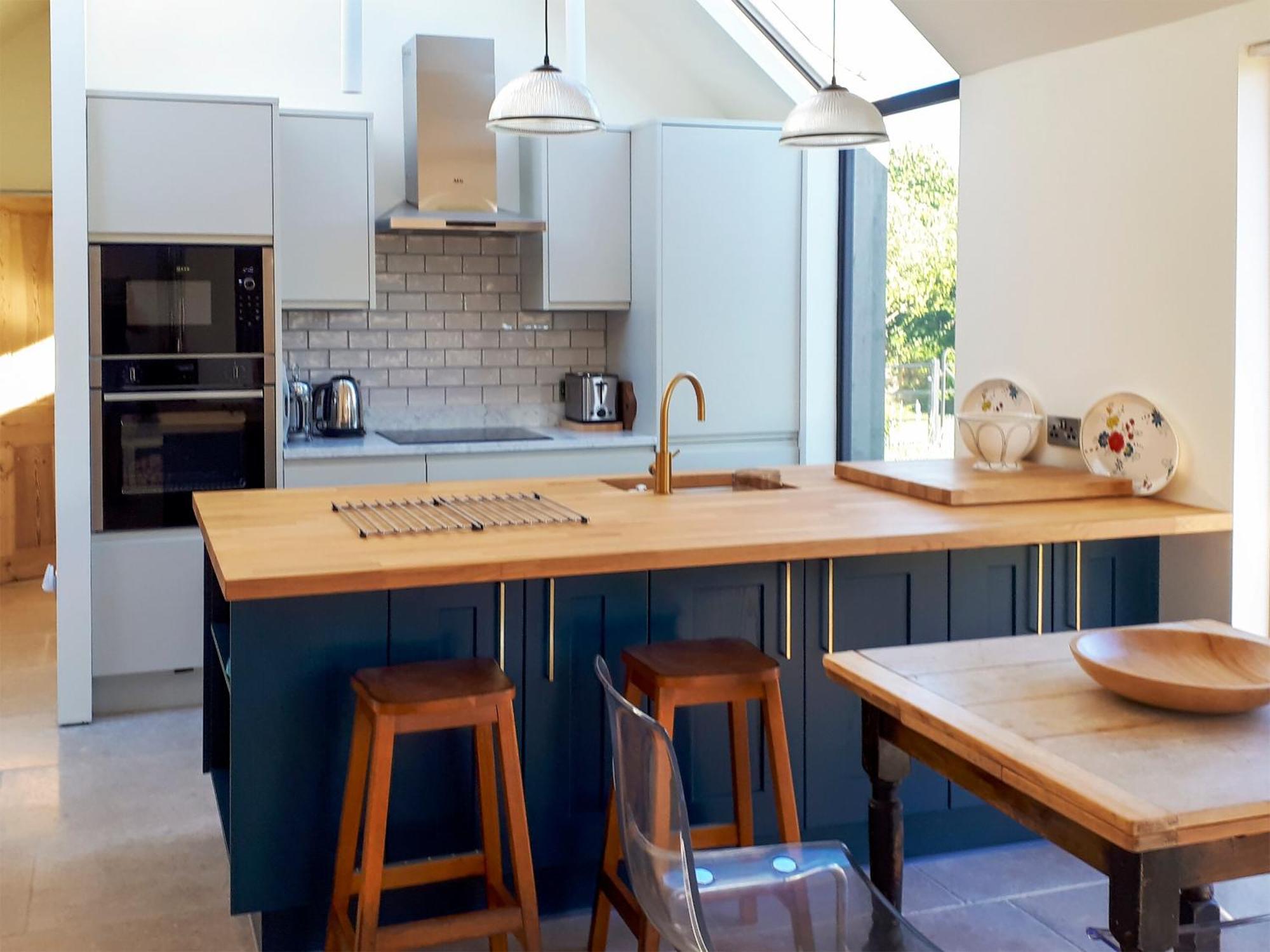 Wrens Nest Villa Chippenham  Exterior foto