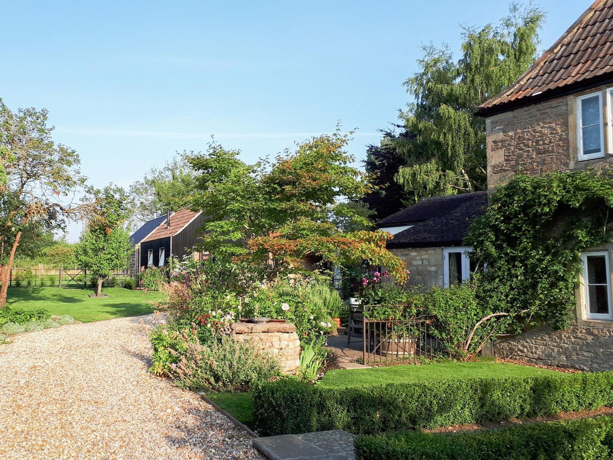 Wrens Nest Villa Chippenham  Exterior foto