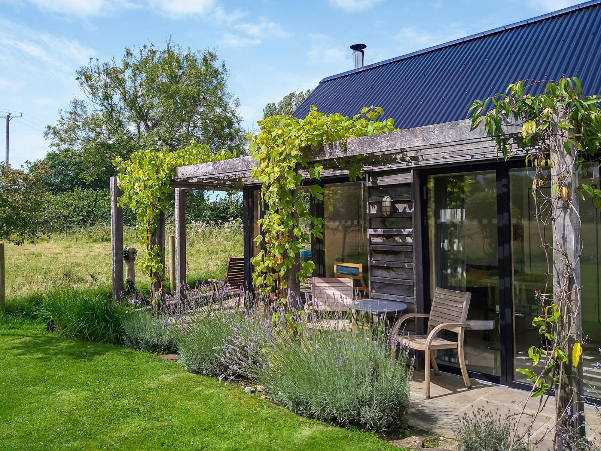 Wrens Nest Villa Chippenham  Exterior foto