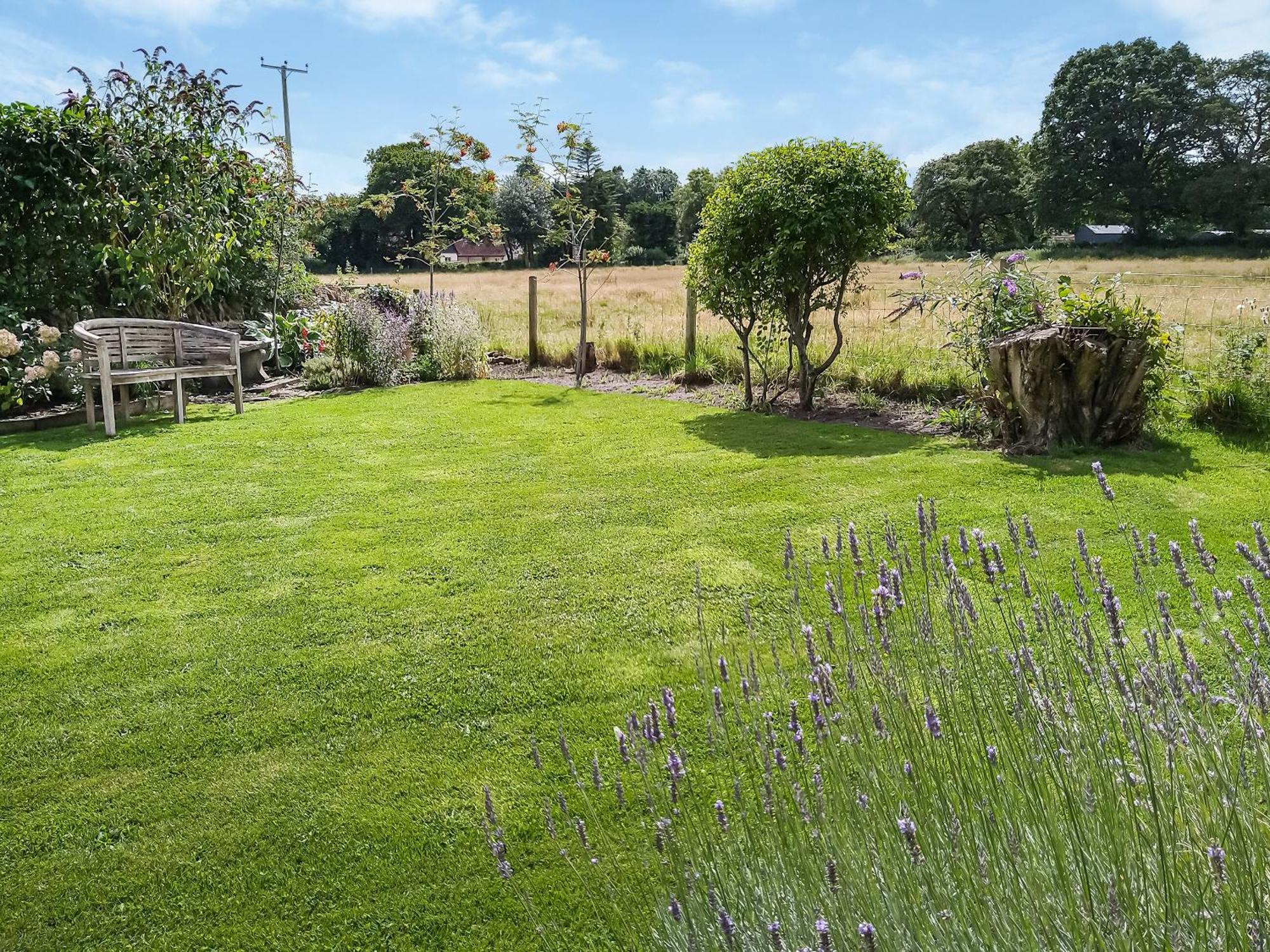 Wrens Nest Villa Chippenham  Exterior foto