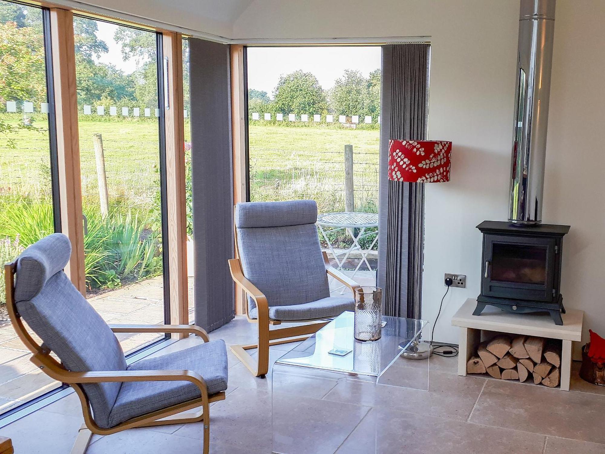Wrens Nest Villa Chippenham  Exterior foto